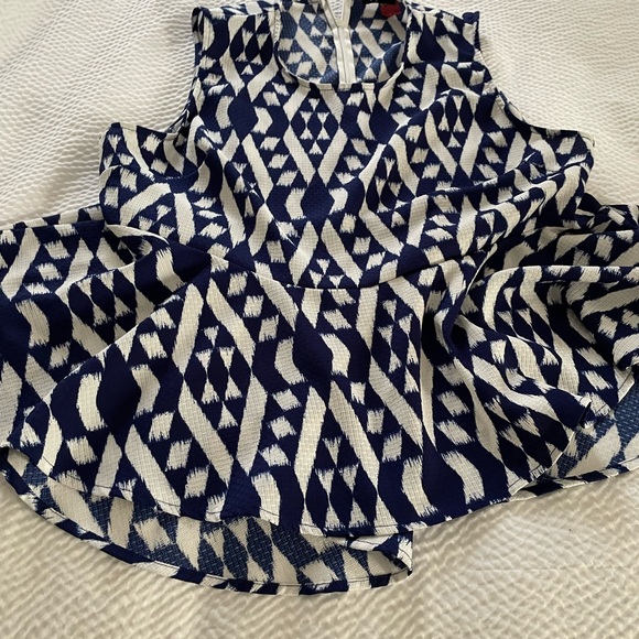 Navy and white top-cute for spring - Picture 2 of 3